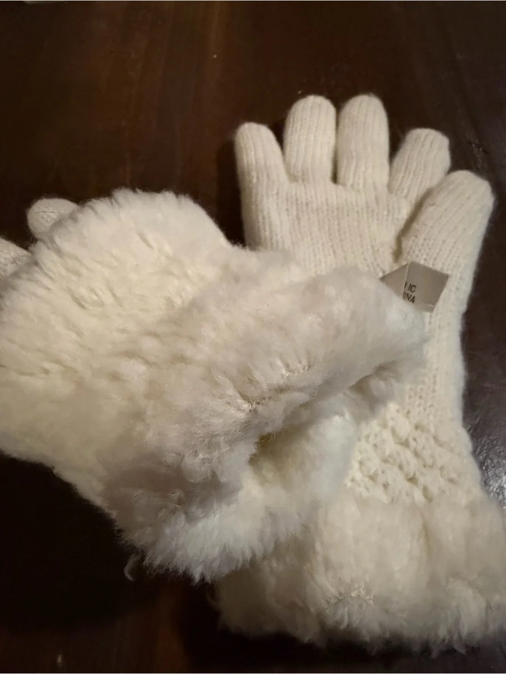 Women’s Cream Cable Knit Faux Fur Lined Gloves